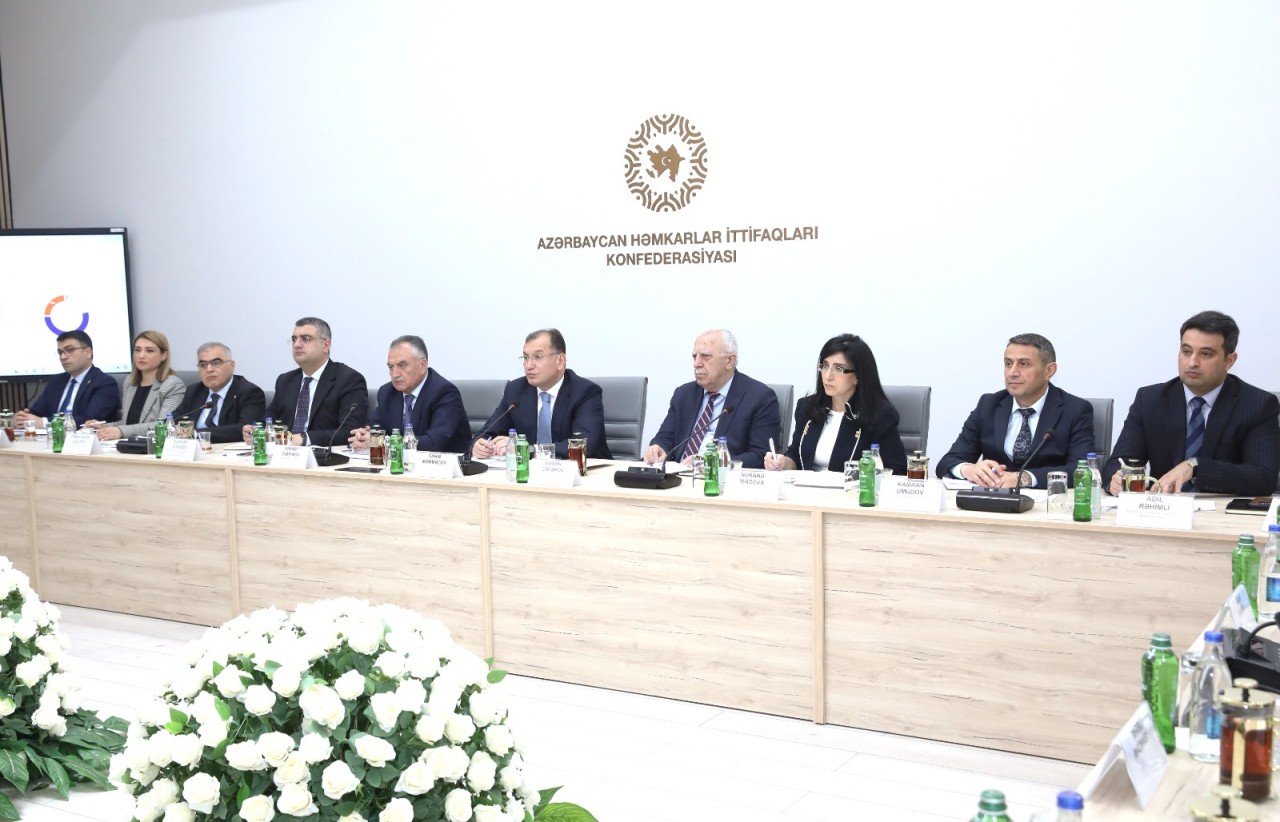 ƏƏSMN nümayəndələri AHİK-in yeni mərkəzi ilə tanış olublar - FOTOLAR